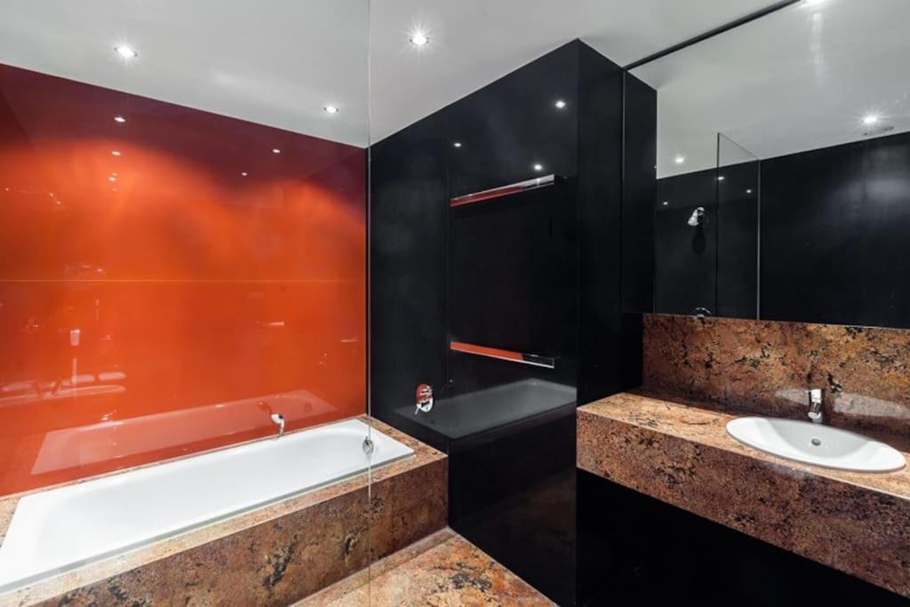 Apartment Exceptional Calm 3br, 2.5ba With Patio, Pool & Gym Prague