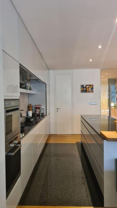 Apartment Exceptional Calm 3br, 2.5ba With Patio, Pool & Gym Prague