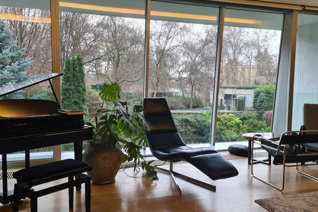 Exceptional Calm 3br, 2.5ba With Patio, Pool & Gym Apartment Prague